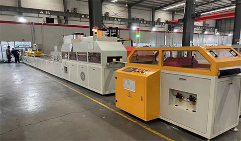 玻璃鋼拉擠工藝新變革:履帶式設(shè)備引領(lǐng)新風(fēng)向。